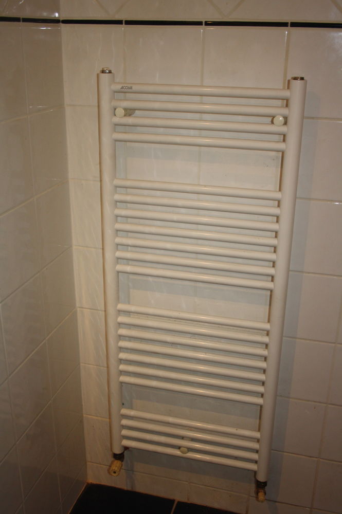 Radiateur s�che-serviettes (eau) 20 Landivisiau (29)