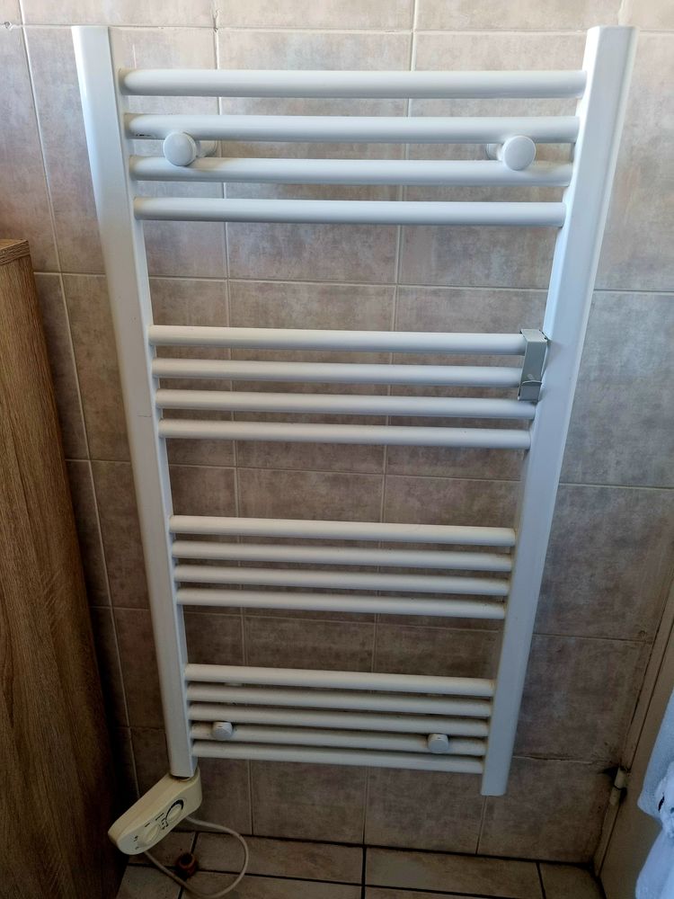 RADIATEUR SECHE SERVIETTES 25 Saint-Rapha�l (83)