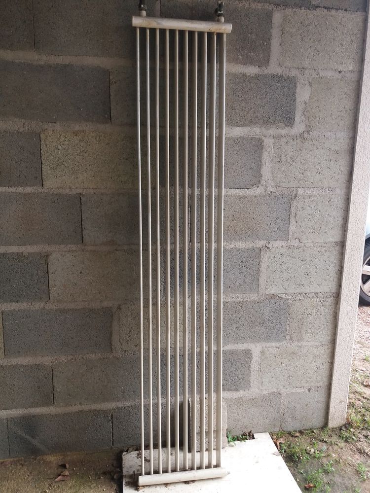 RADIATEUR � eau. 0 Chinon (37)