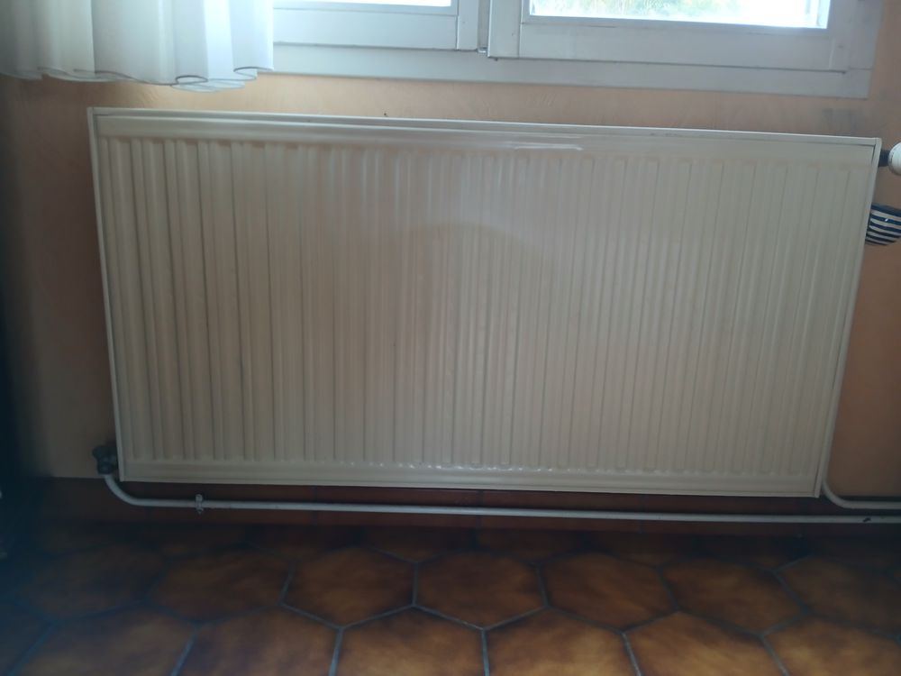 Radiateurs � eau chauffage central diff�rents mod�les 30 Francastel (60)