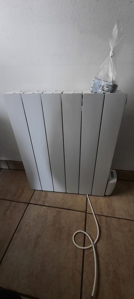 Radiateurs  �lectriques vertical blanc avec kit de montage 30 Holtzheim (67)