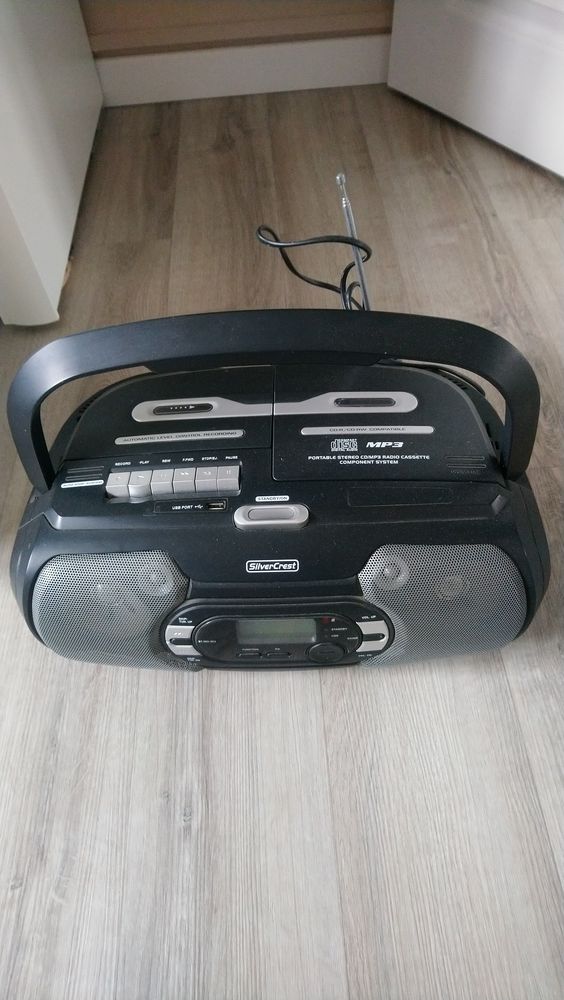 Radio cassette et cd 25 Dou�-la-Fontaine (49)