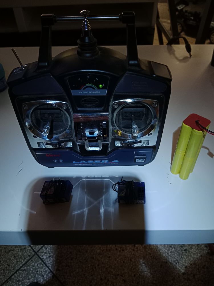 Radio commande hitec FM sans quartz avec 2 r�cepteurs 80 Marseille 13 (13)