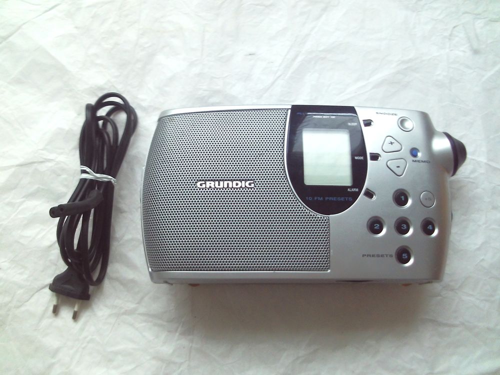 Radio portable Grundig Prima Boy 100 PLL tr�s bon �tat 49 Villeurbanne (69)