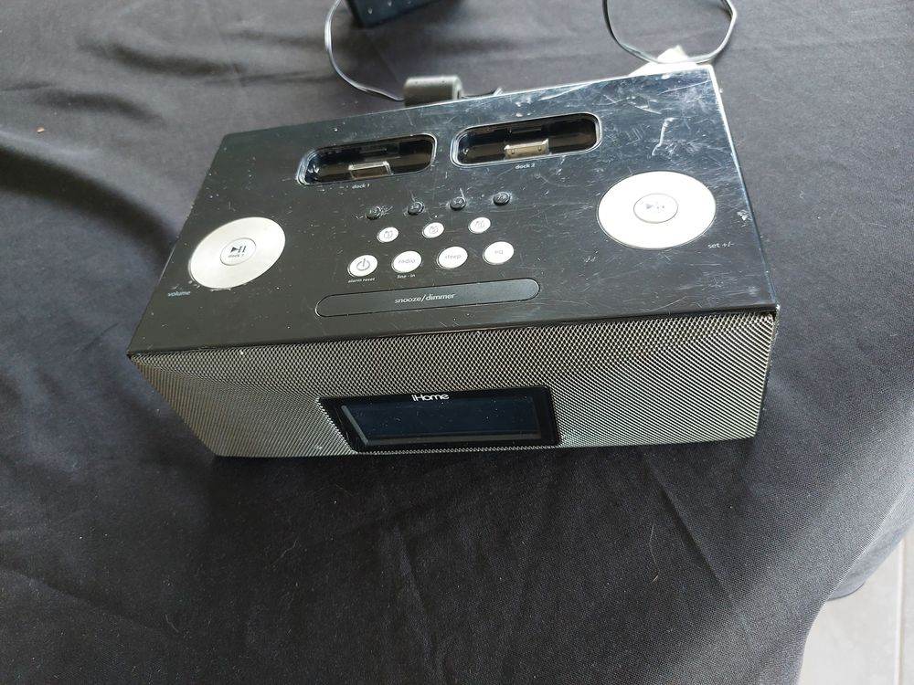1/1
Radio r�veil avec socle Apple dock
7 Poussan (34)