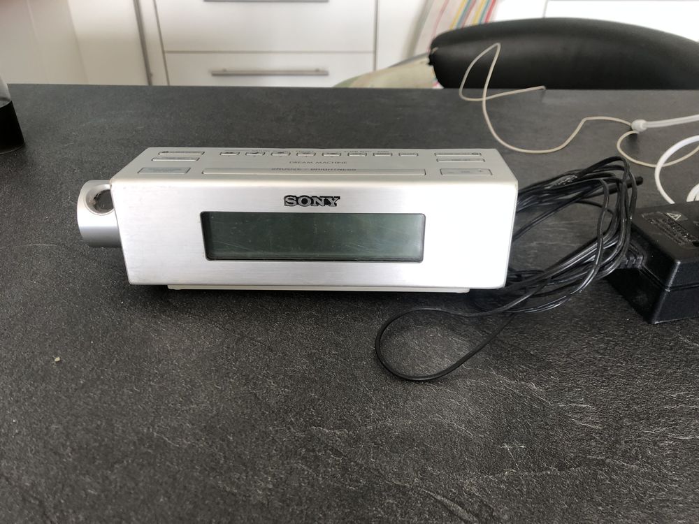 Radio-r�veil projecteur 15 Le Castellet (83)