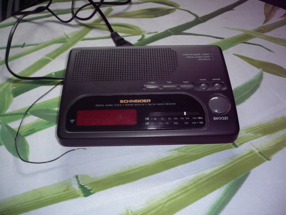 Radio r�veil ''SCHNEIDER'' 8 Tr�muson (22)