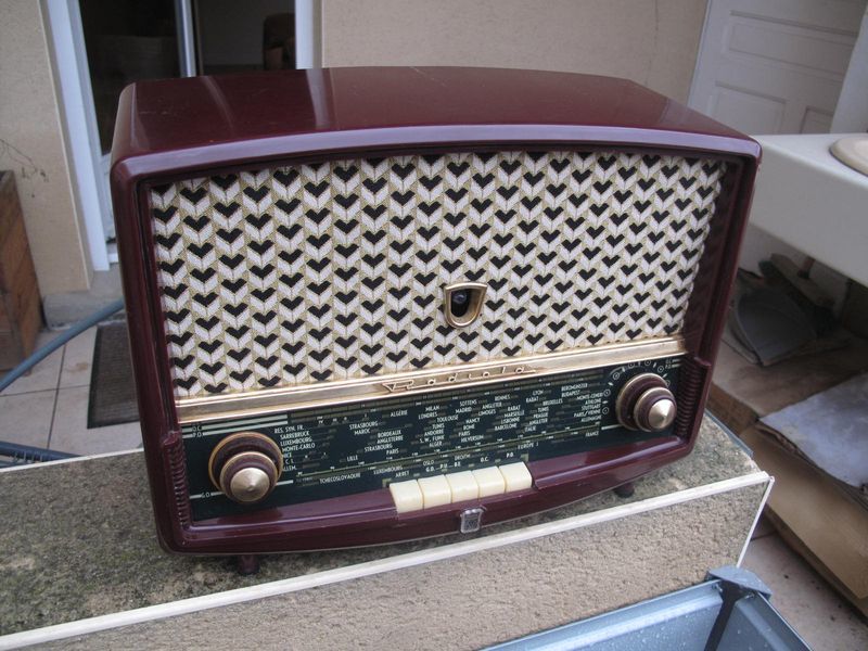 Radio vintage / TSF Radiola transform�e en bluetooth 100 Limoges (87)