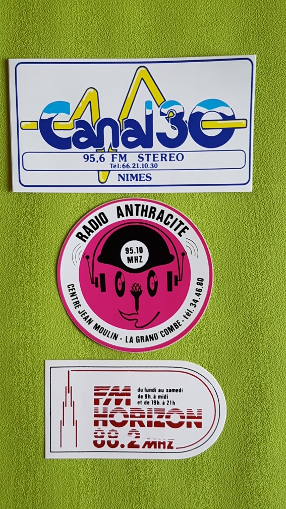 RADIOS FM PHOTO 30 0 Paris 11 (75)