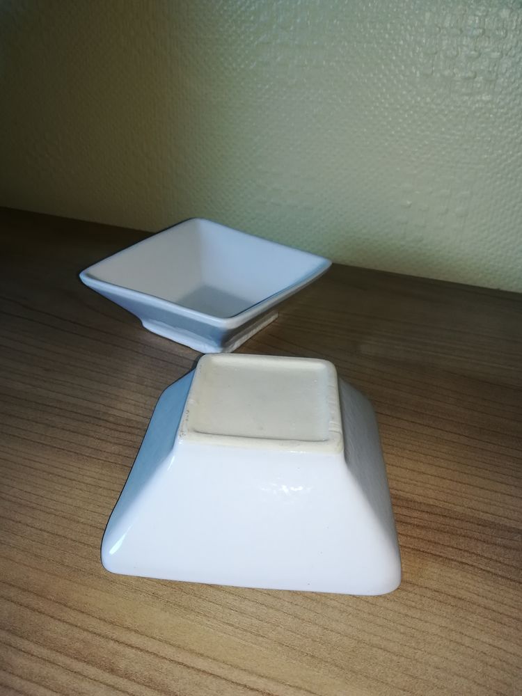 2 RAMEQUINS CARRES / COLORIS BLANC/possibilit� four 
0 Mouvaux (59)