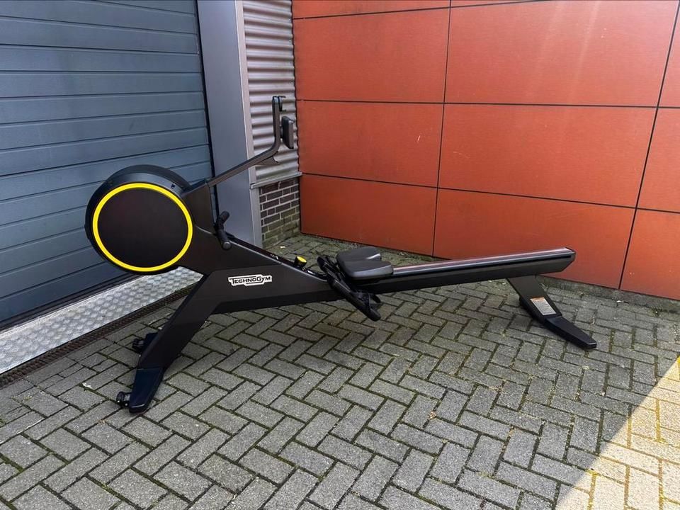 Rameur Technogym skillrow 1500 Lamballe (22)