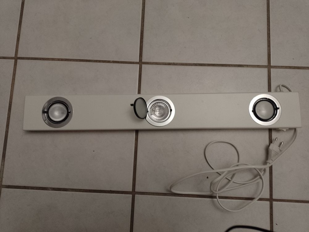 d'une rampe de lampe de 3 spots de 20 watt. 50 Mont�limar (26)