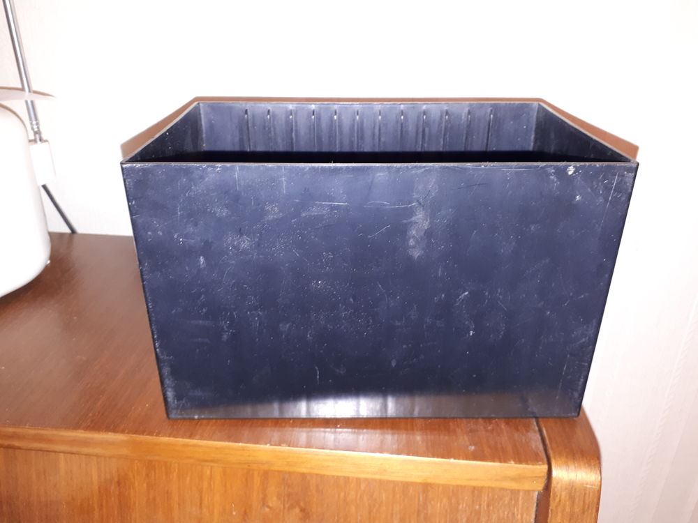 Range CD (environ 10 places) 3 Paris 15 (75)