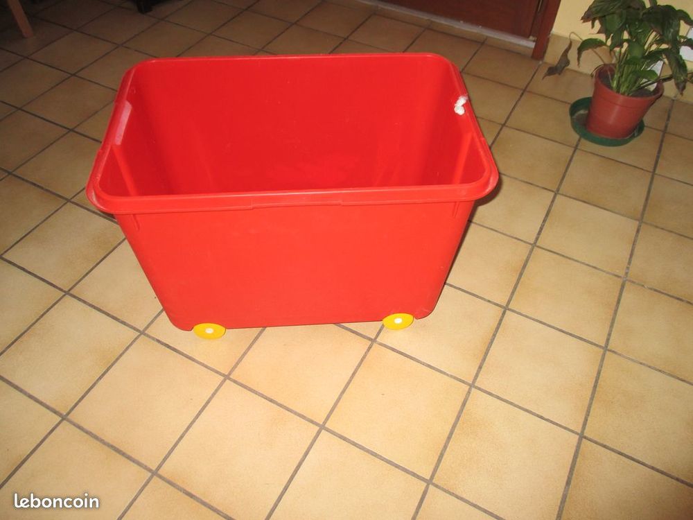 Bac range jouets sur roulettes rouge et autres jouets tr�s 0 M�rignies (59)