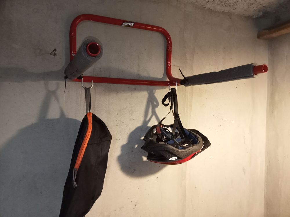 range v�lo mural  rabattable Mottez 8 Sallanches (74)