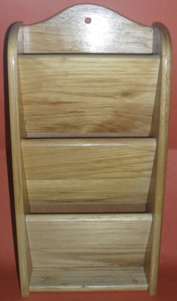 Rangement courrier 3 compartiments en bois. 12 Montreuil (93)