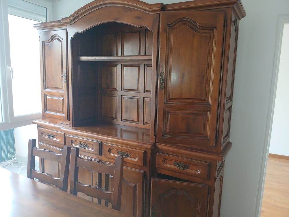 Rangement et table avec 4 chaises 300 Les Ulis (91)