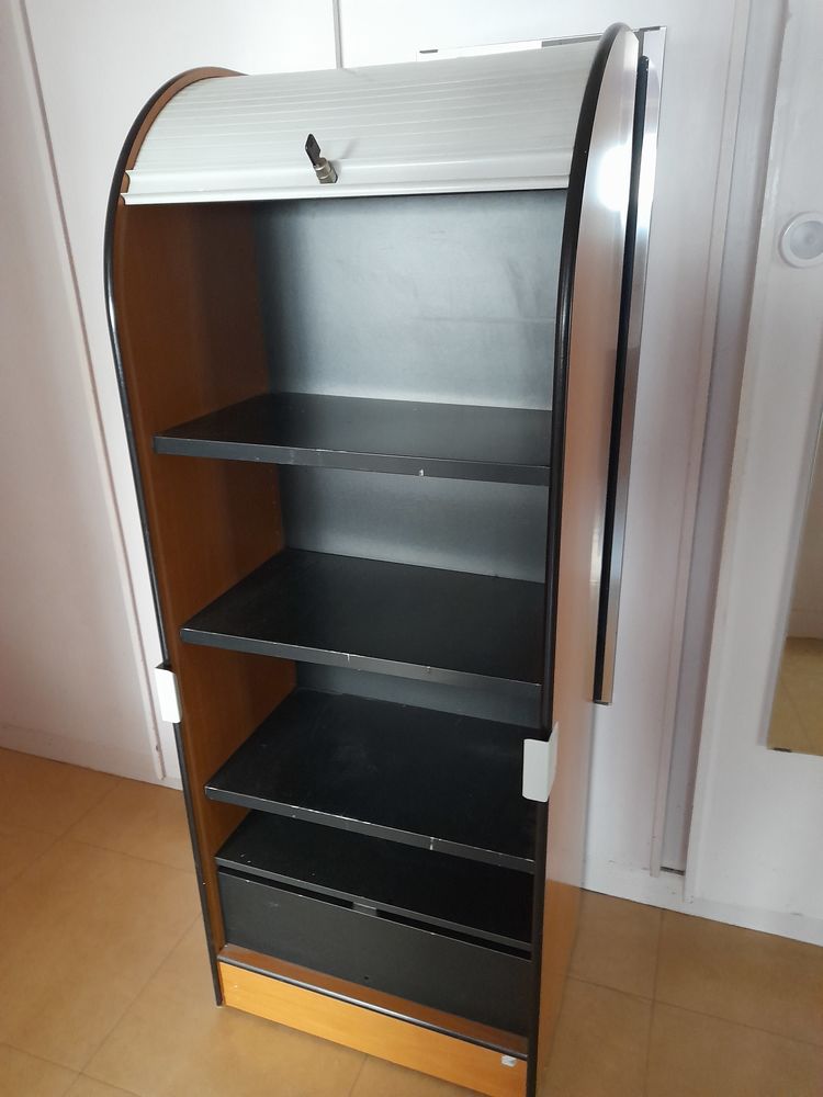 2 rangements avec rideaux metalliques 70 Paris 12 (75)