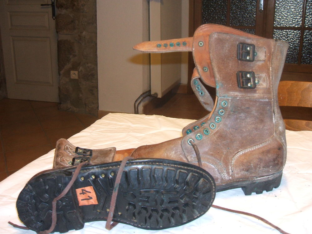   Rangers neufs (  stock  de l'arm�e fran�aise ) 40 et 41.
19 Lalevade-d'Ard�che (07)