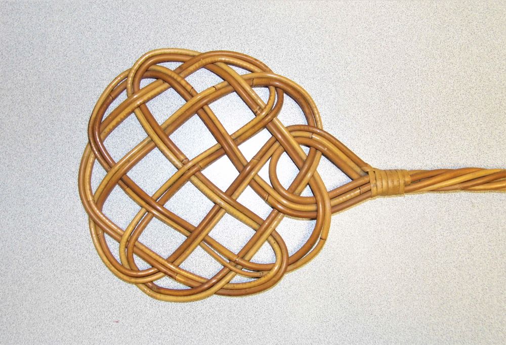 Raquette � tapis vintage tiss� rotin battant matelas battoir design 50 60 20 Petite Synthe (59)