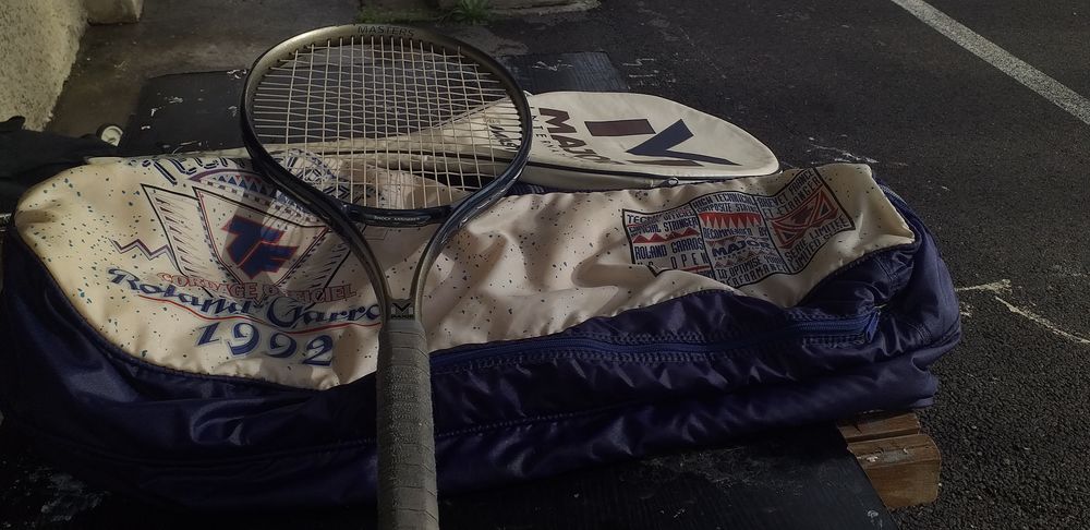 Raquette  de tennis avec �tui  Roland garros 70 Saint-Maurice-de-Beynost (01)