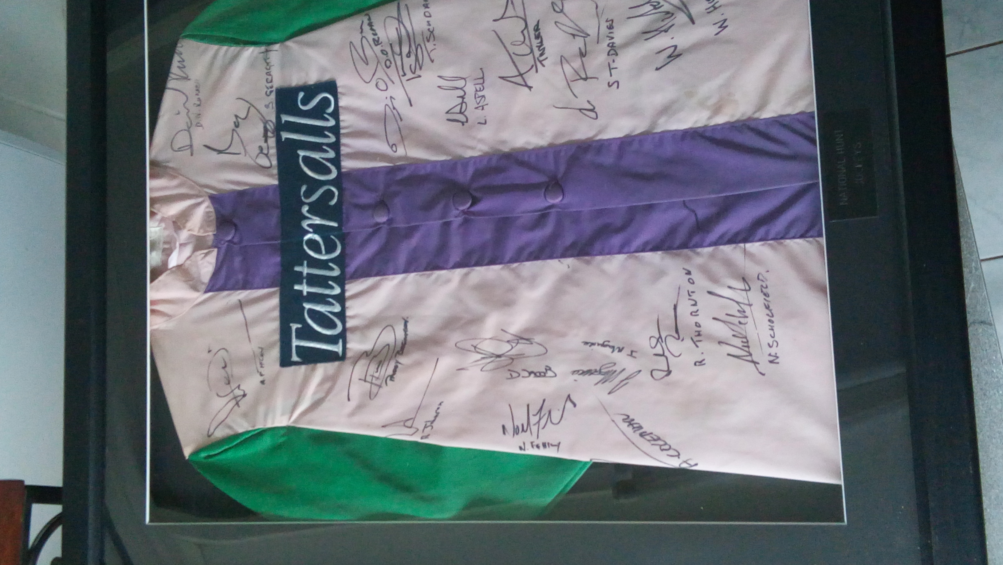 Rare Collectionneurs maillot unique de jockey sign� par tous 0 Doncourt-l�s-Longuyon (54)