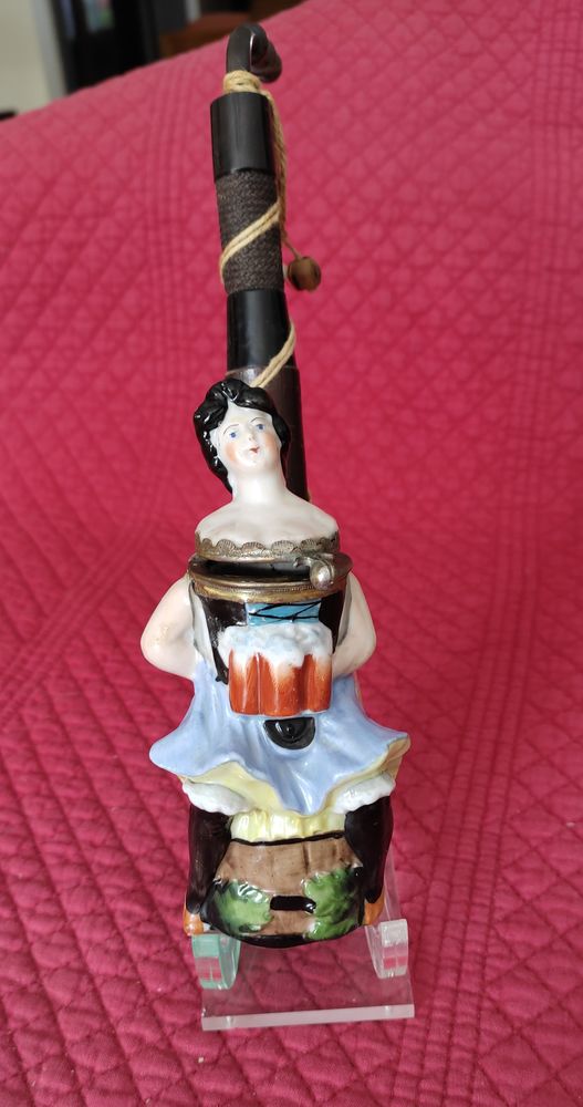 RARE - Femme au tonneau en porcelaine allemande 200 Limoges (87)