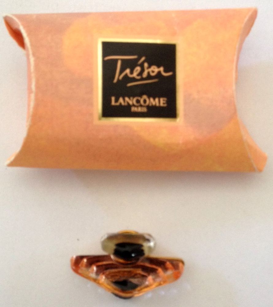 Rare pin's du Parfum  Tr�sor  de Lanc�me
25 Richwiller (68)