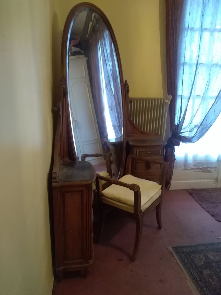 Rare Psych� coiffeuse 3350 Roquefort-les-Pins (06)