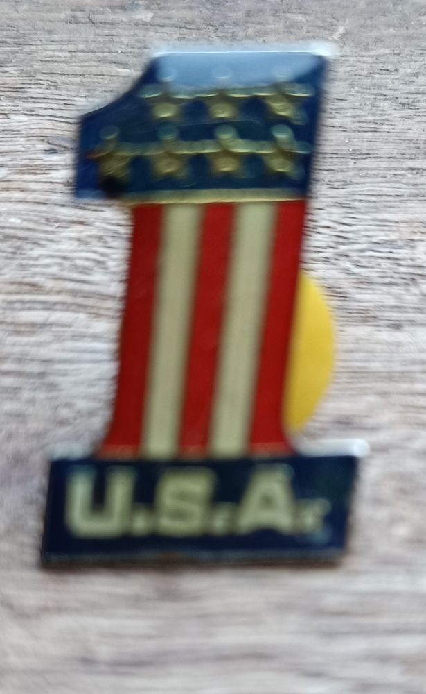 Pin's rare Zippo 25 Quistinic (56)