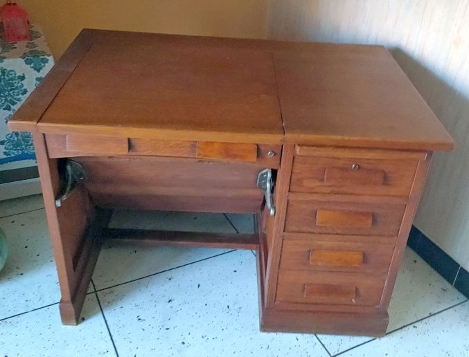 rarissime bureau de dactylo en ch�ne massif avec plate 25 Marly (57)