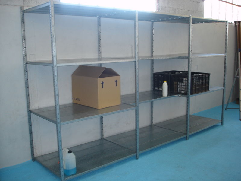 Rayonnages professionnel en acier galvaniser. 190 Charantonnay (38)