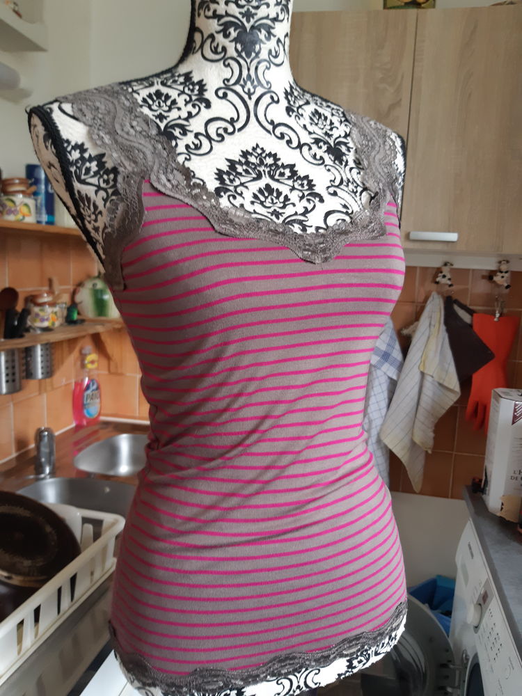  top a rayures fushia/taupe, dentelles NEUF TAILLE34/36 7 Lyon 5 (69)