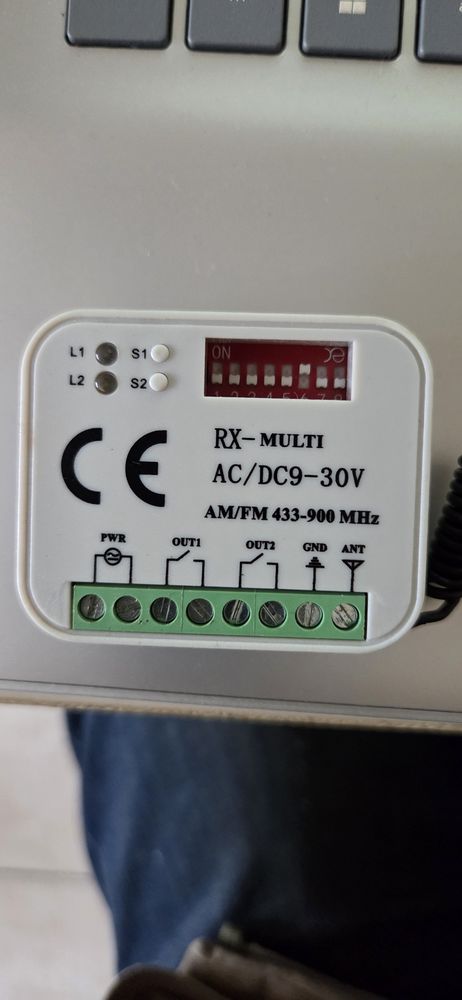 R�cepteur de t�l�commande universel deux canaux
15 Oberhergheim (68)