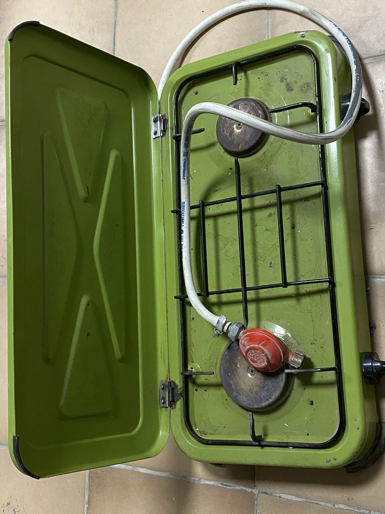 r�chaud de camping 2 feux comprenant tuyau et detendeur plus une charge de gaz de 13 kg vide 50 Bailly (78)