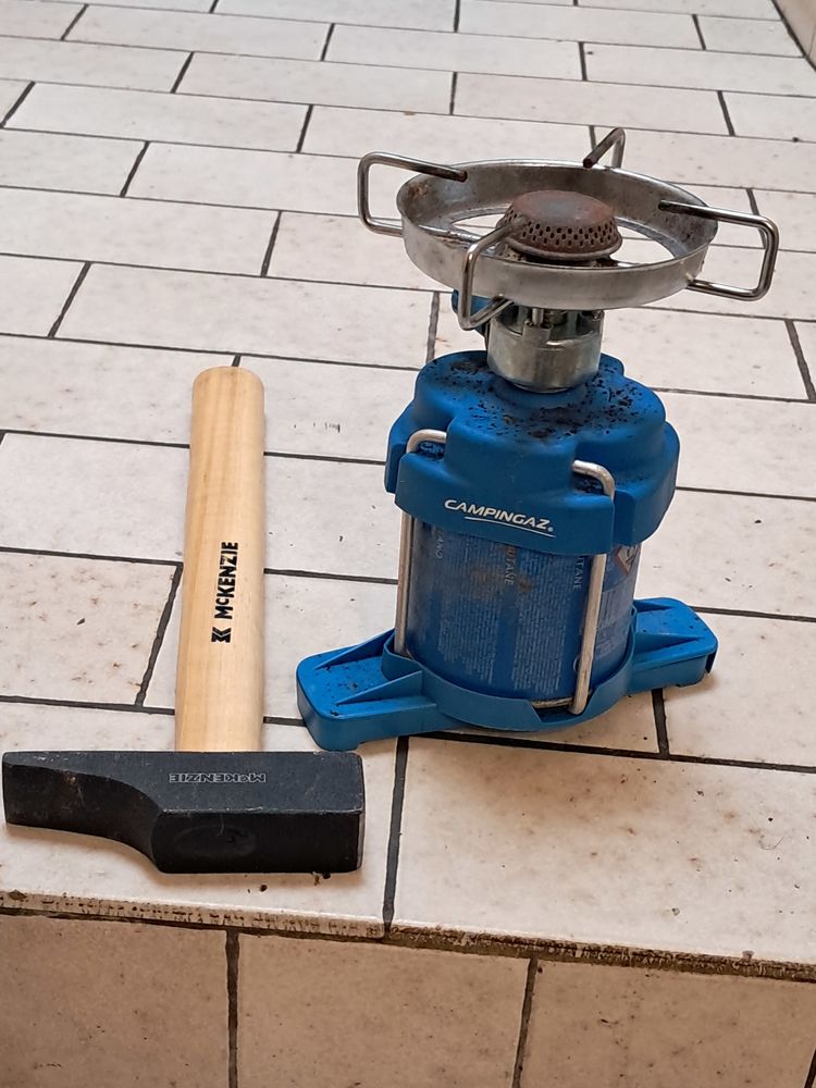 R�chaud  campingaz +marteau 18 Laon (02)