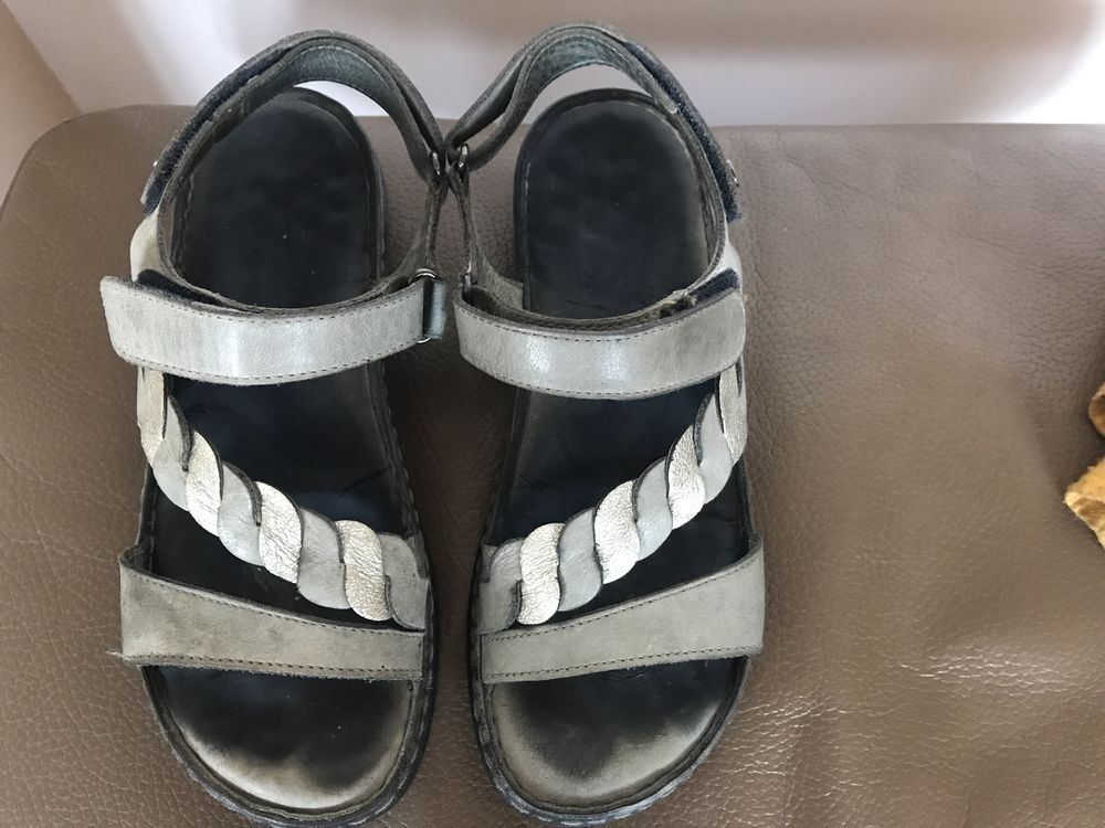 ?Je recherche ces sandales Riposella 0 Caluire-et-Cuire (69)