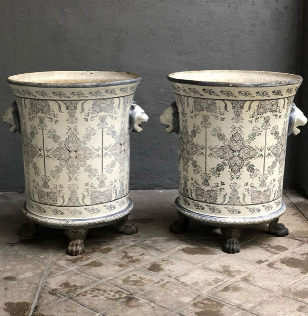 Recherche Vases identiques de jardin 1 Antibes (06)