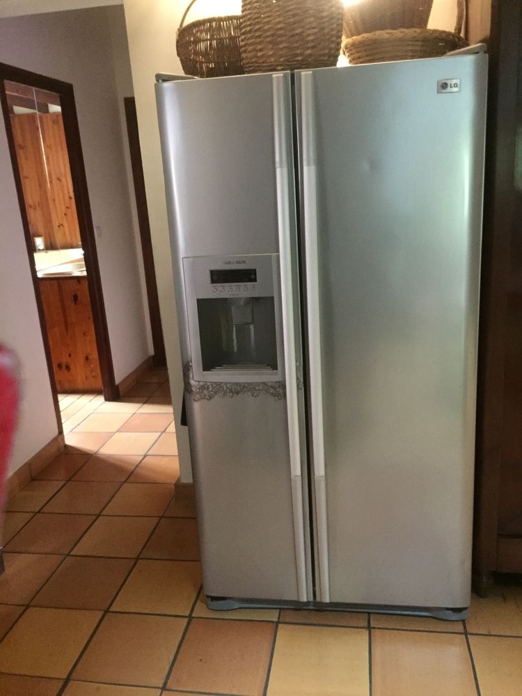 Réfrigérateur américain eau et glaçons 450 Salles (33)
