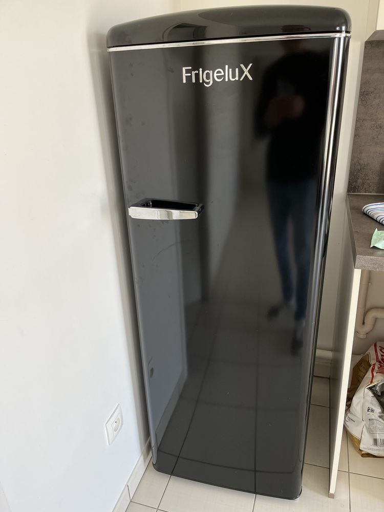 R�frig�rateur Armoire Frigelux neuf couleur noire 200 Reims (51)