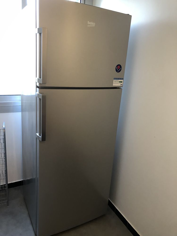 Réfrigérateur Beko 2 portes, 437 L, très bon état. 250 Courbevoie (92)