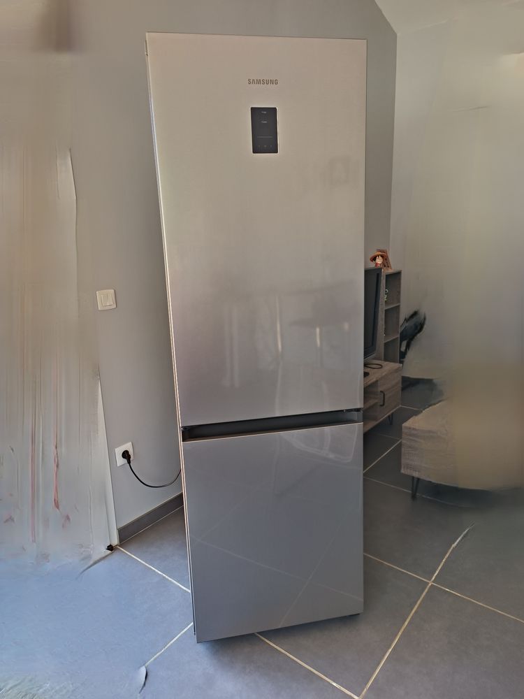 R�frig�rateur/cong�lateur neuf 390 Cuers (83)