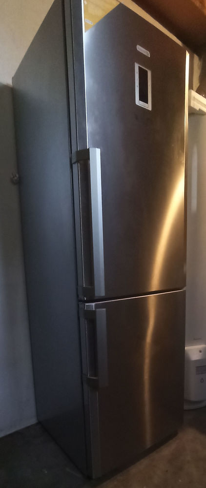R�frig�rateur cong�lateur NoFrost Essentiel B. 390 Pechbonnieu (31)