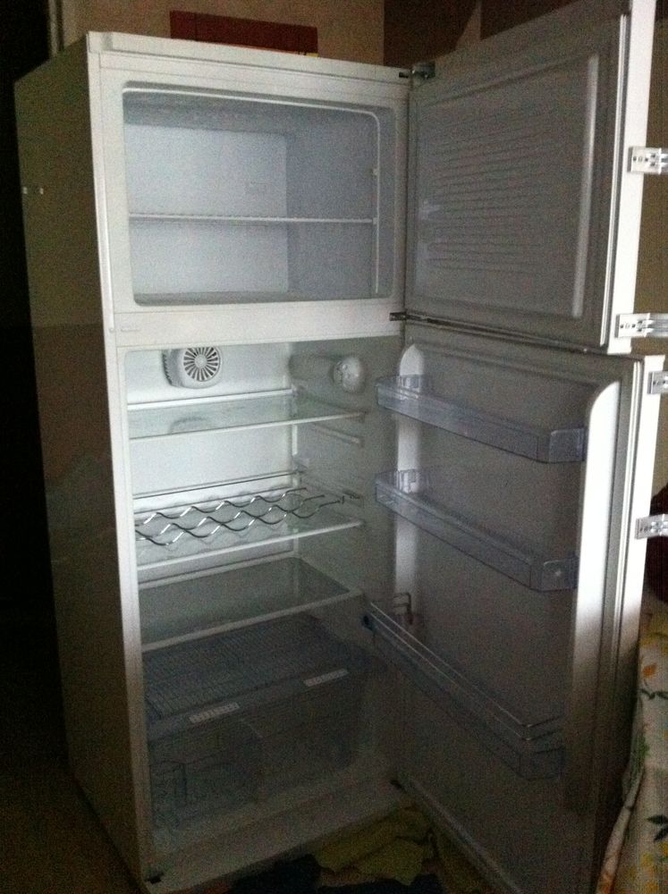 REFRIGERATEUR-CONGELATEUR 250 Le M�e-sur-Seine (77)