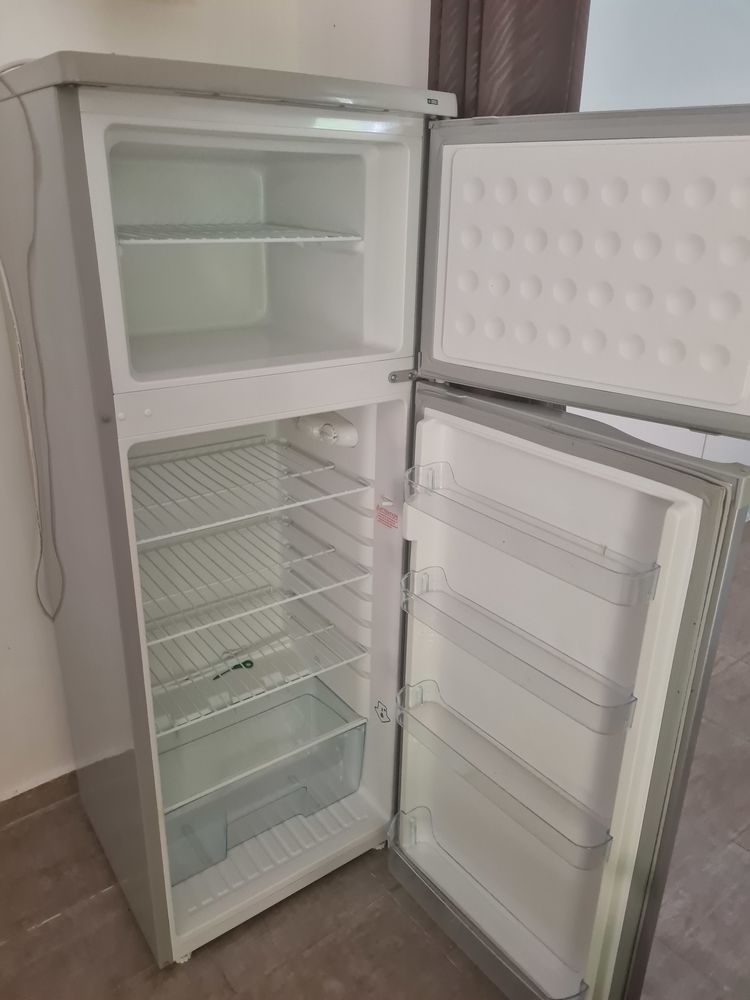 r�frig�rateur fortex
142 cm de hauteur
54 cm de largeur 170 Vieux-Fort (97)