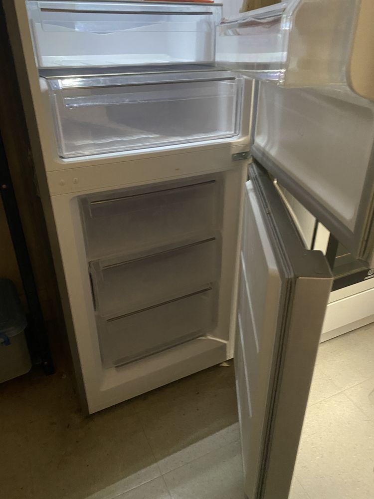 Réfrigérateur Haier avec distributeur d'eau  110 Paris 12 (75)