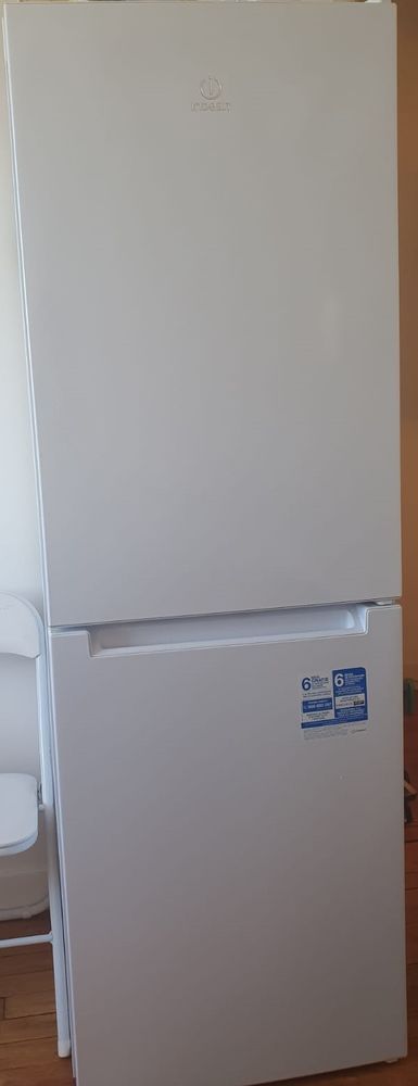 réfrigérateur Indesit LI7 FF2 W B en très bon état 225 Colombes (92)