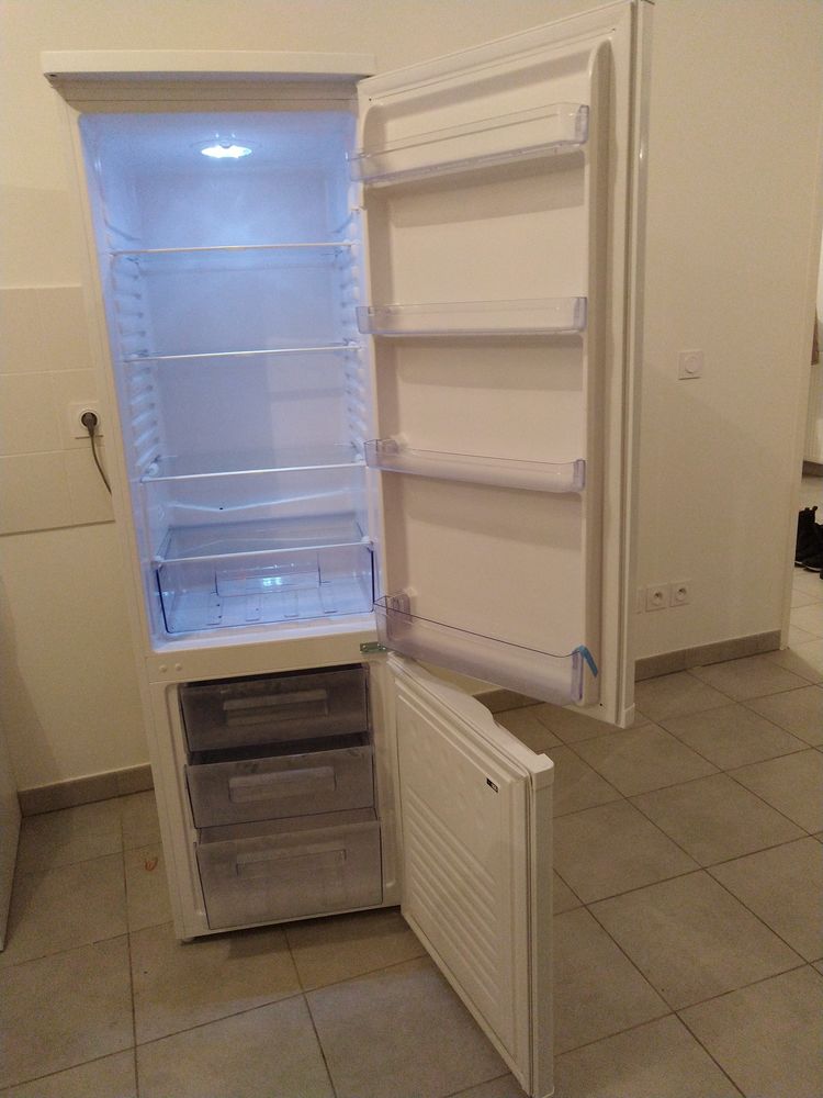 Réfrigérateur neuf 300 La Trinité (06)