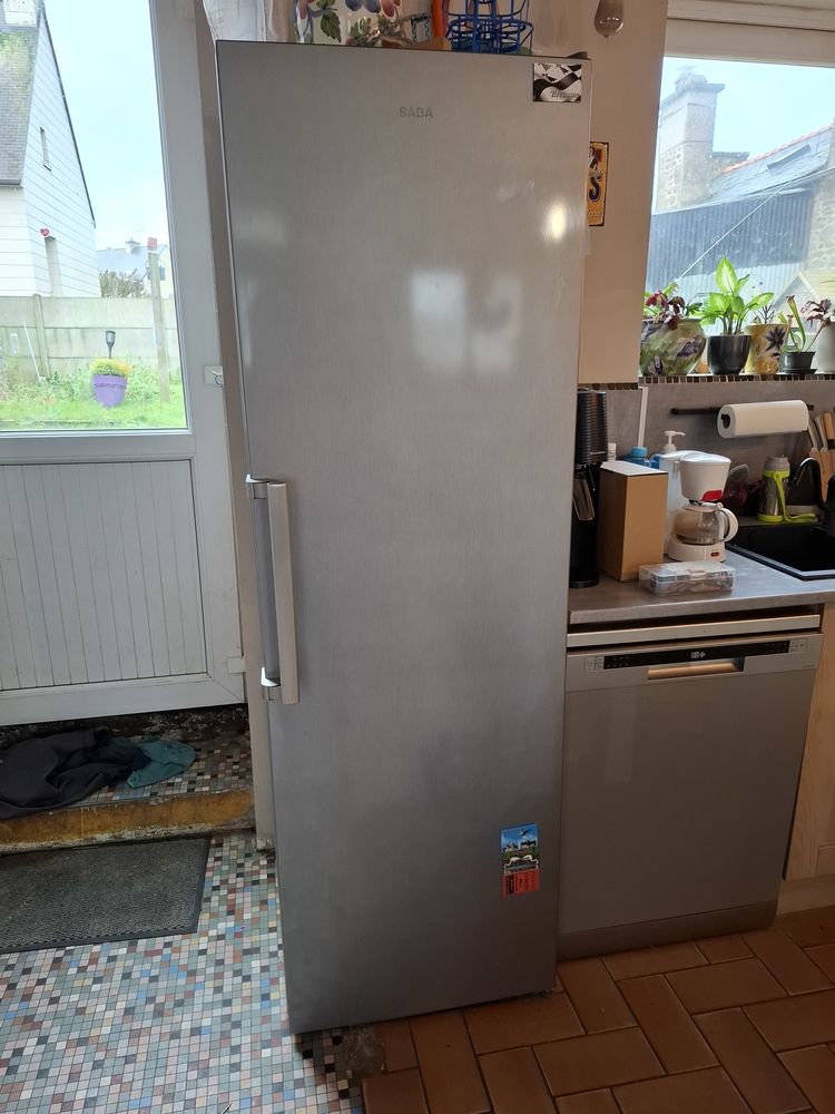 Refrigerateur une porte saba 250 Saint-Glen (22)
