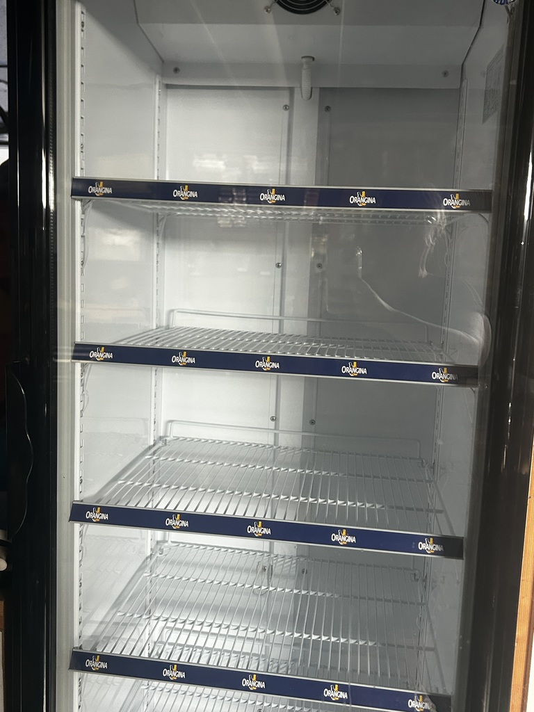 R�frig�rateur vitr� professionnel � �tag�res 320 Chaponnay (69)